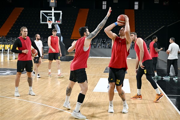 MSK Erkek Basketbol takımı, Anadolu Efes maçına hazırlanıyor<