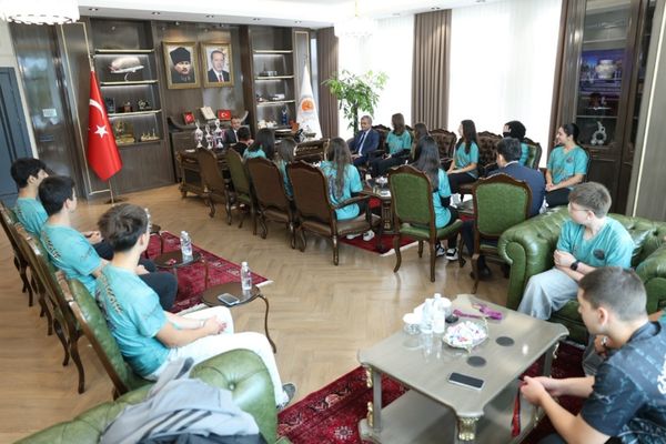 Dragon Bot Türkiye Şampiyonası’nda dereceye giren sporcular Başkan Doğan’ı ziyaret etti<