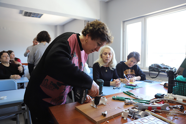 Eskişehir’de kadınlara “Evde Tamir Kursu”<