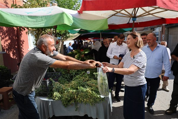 Başkan Ünlüce, Sütlüce Mahallesi’nde vatandaşlarla buluştu<