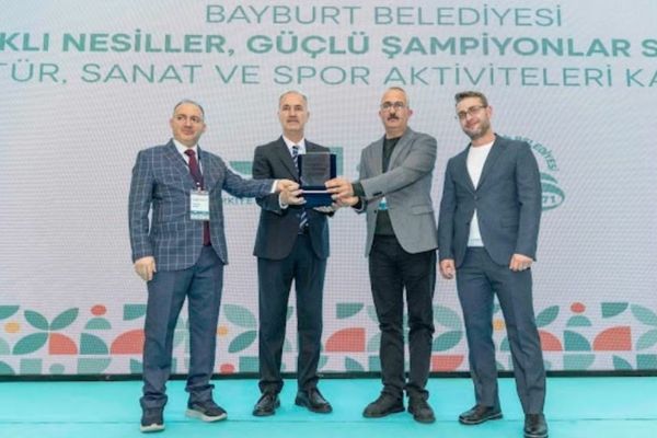 Bayburt Belediyesinin “Sağlıklı Nesiller, Güçlü Şampiyonlar” projesine ödül