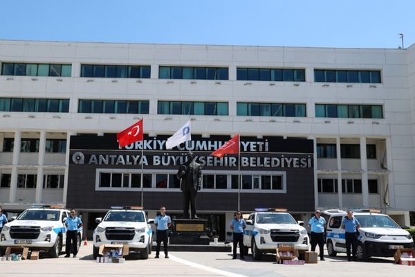 Antalya'da 4 bin 322 sahte parfüme el konuldu<