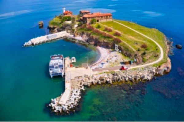 Burgaz’ın simgesi Anastasia Adası’nda yaz  programı açıklandı<