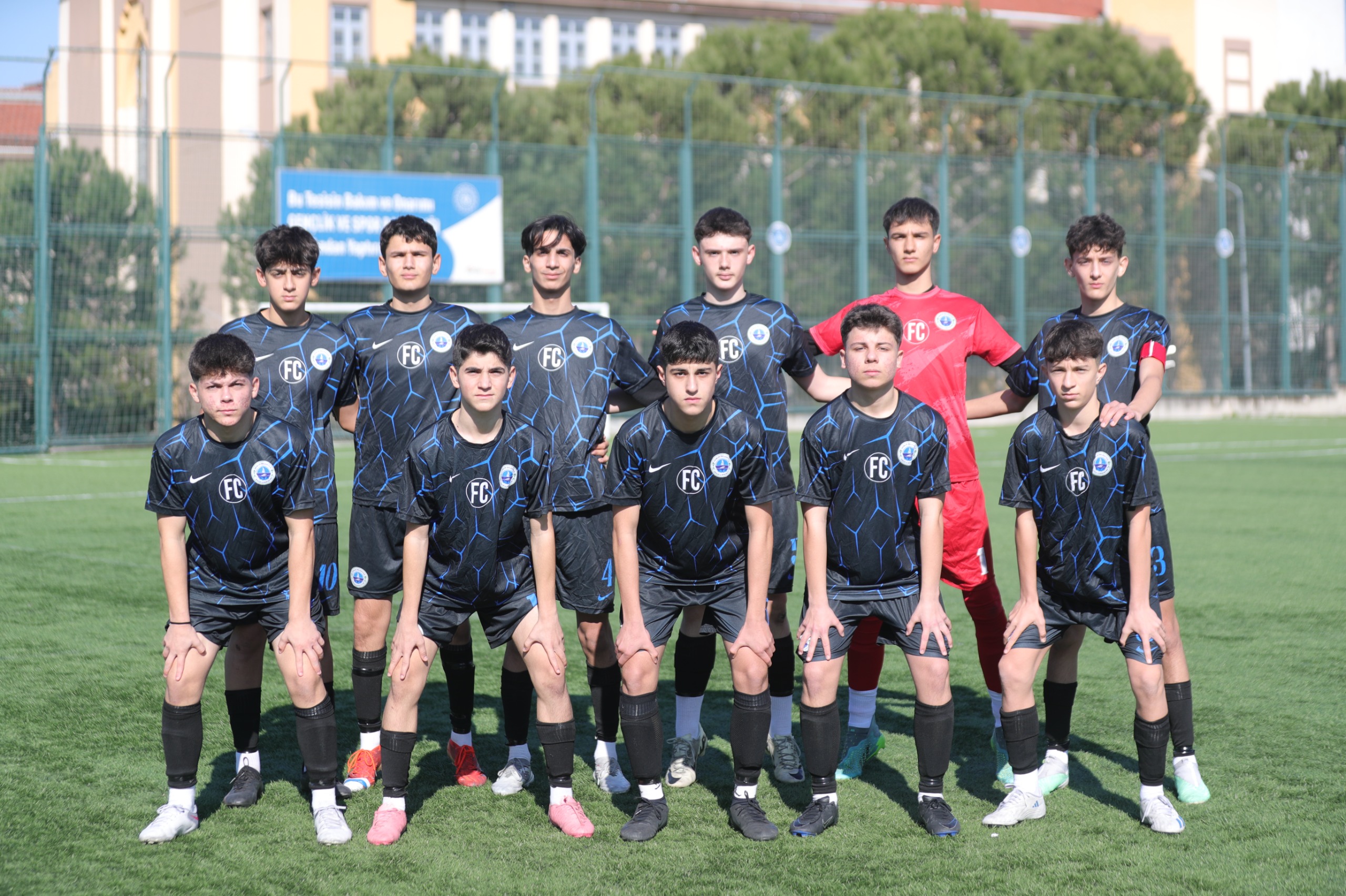 Gemlik Belediyespor Kulübü U16 Takımı, şampiyonluğunu ilan etti<