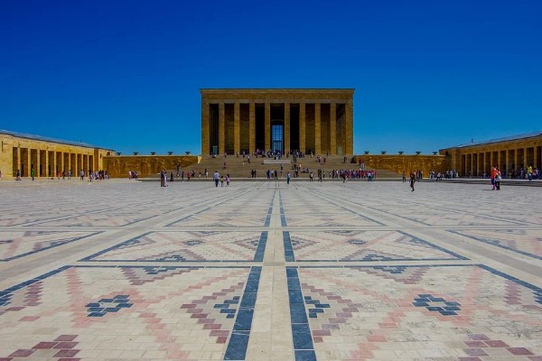 Bakan Uraloğlu ve Gürcistan Başbakanı Kobahidze Anıtkabir'i ziyaret etti