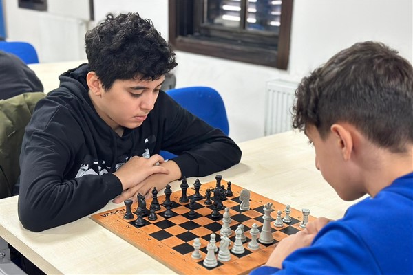 Malatya'da öğrenciler satranç turnuvasında ter döktü