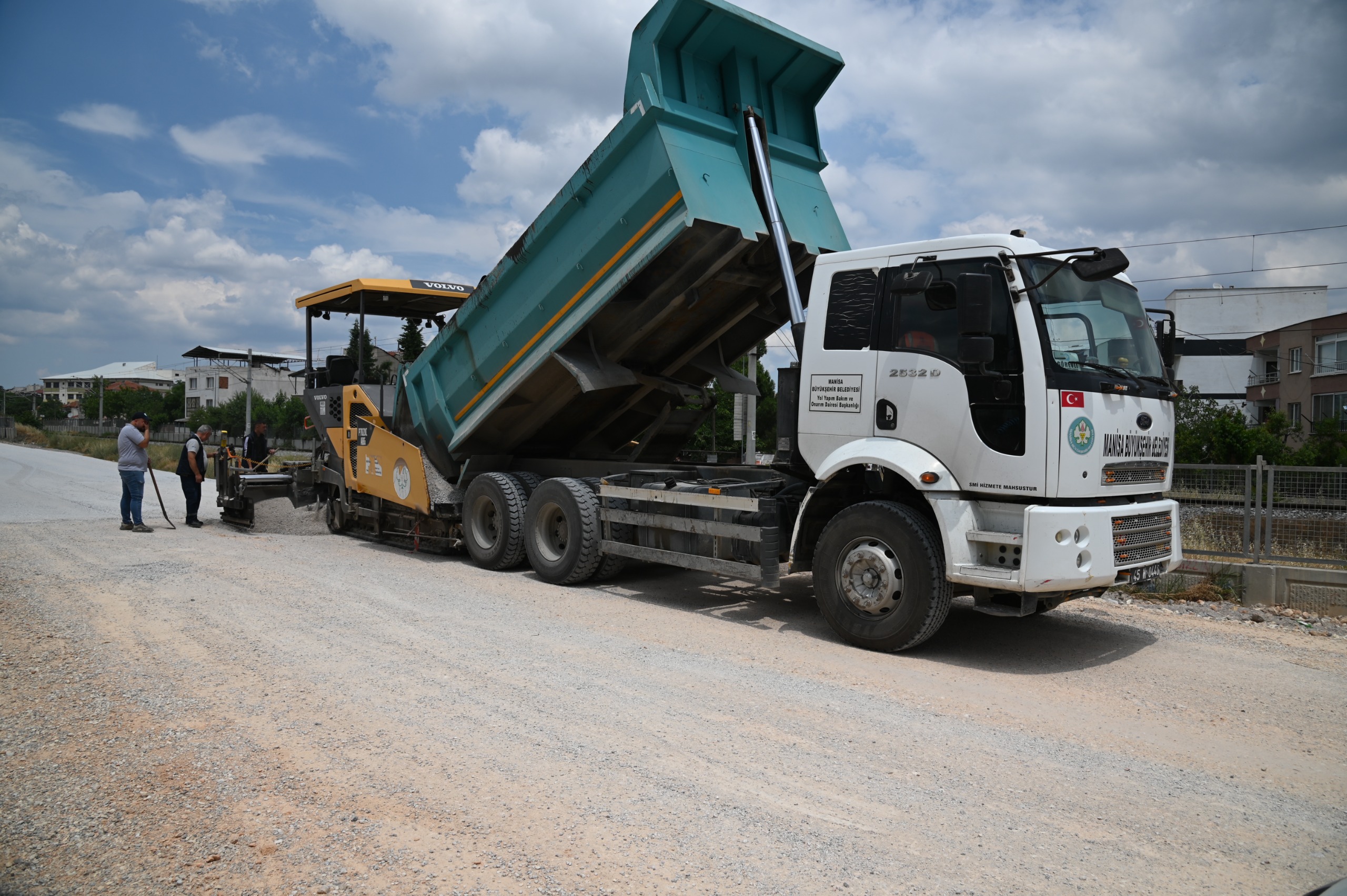 Manisa Büyükşehir Belediyesi’nden yol çalışması<