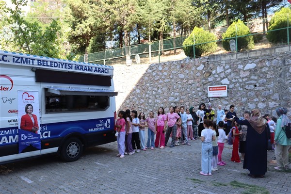 İzmit Belediyesi’nden Kur’an Kursu öğrencilerine ikram sürprizi<