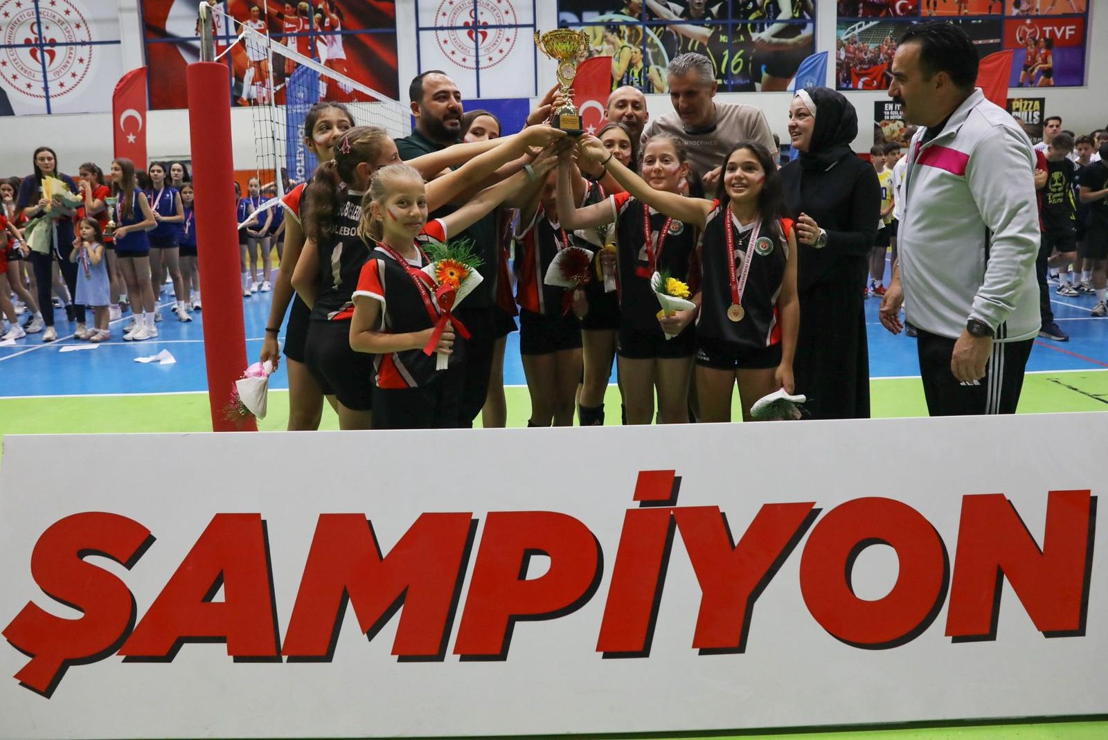 Etimesgut Belediyesi Mini Voleybol Takımı, Ankara Altyapı Ligi şampiyonu oldu<