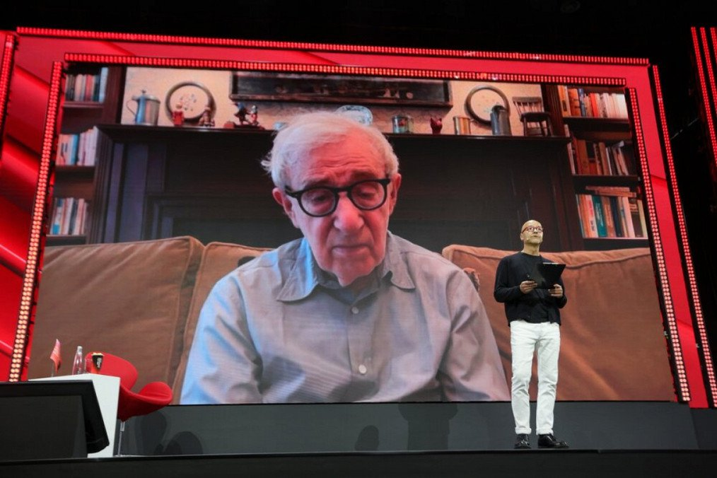  Woody Allen, Moskova film festivaline katılımını savundu