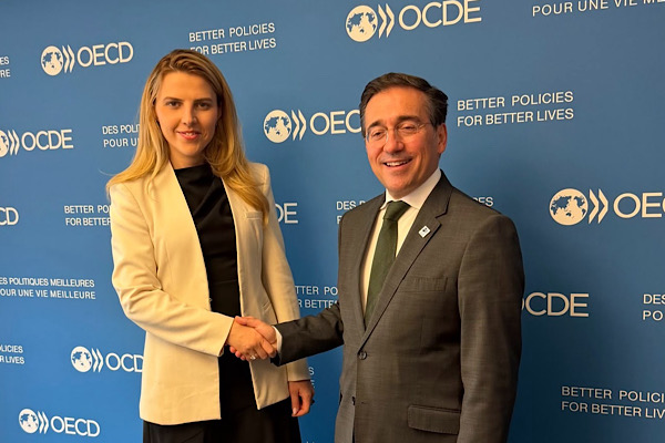 Bulgaristan Dışişleri Bakanı Petrova, İspanyol mevkidaşı Albares ile görüştü<