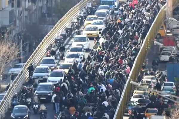 Trump: Protestocuların öldürülmesi durumunda İran'a karşılık vermeye hazırız<