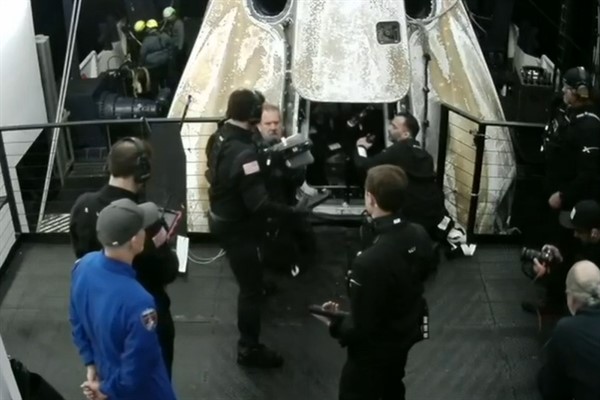 Uzay İstasyonu astronotları sağlık nedeniyle Dünya'ya erken döndü<