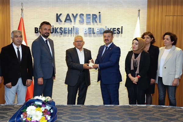 Başkan Büyükkılıç'a 