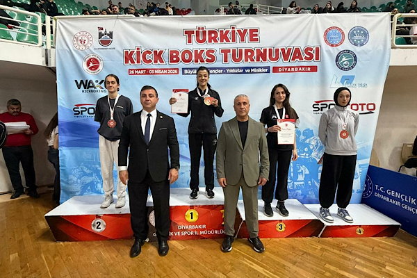 Emine Arslan Türkiye Kick Boks Şampiyonu oldu<