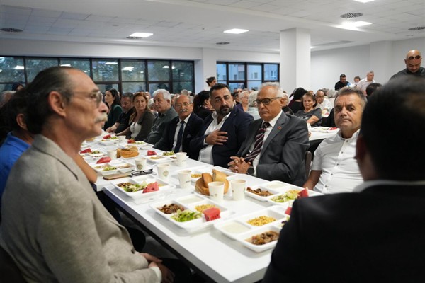 Başkan Beşikcioğlu, oruç açma etkinliğine katıldı<
