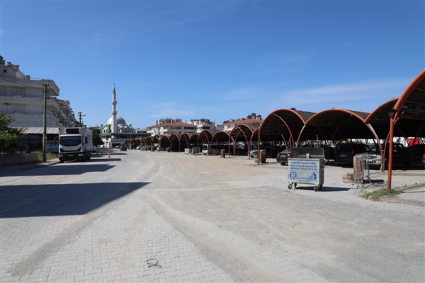 Edremit Akçay Mahallesi kapalı pazaryeri yenilendi<