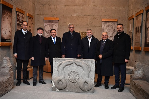 Başkan Büyükkılıç, Bakan Memişoğlu’na dünyanın ilk Tıp Fakültesini gezdirdi <