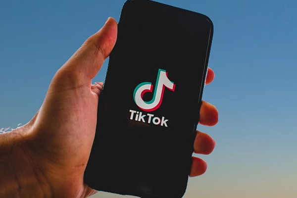 Kaliforniya Valisi, TikTok'u Trump'ı eleştiren içerikleri bastırmakla suçladı<