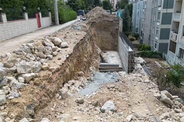İzmit Turgut Mahallesi’nde istinat duvarı yenileniyor<