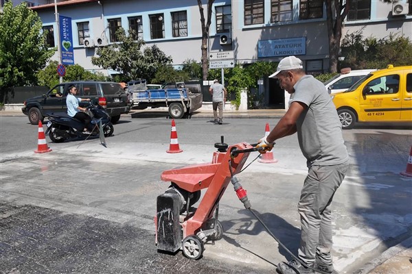 Marmaris Belediyesi'nden zemin freze çalışması 