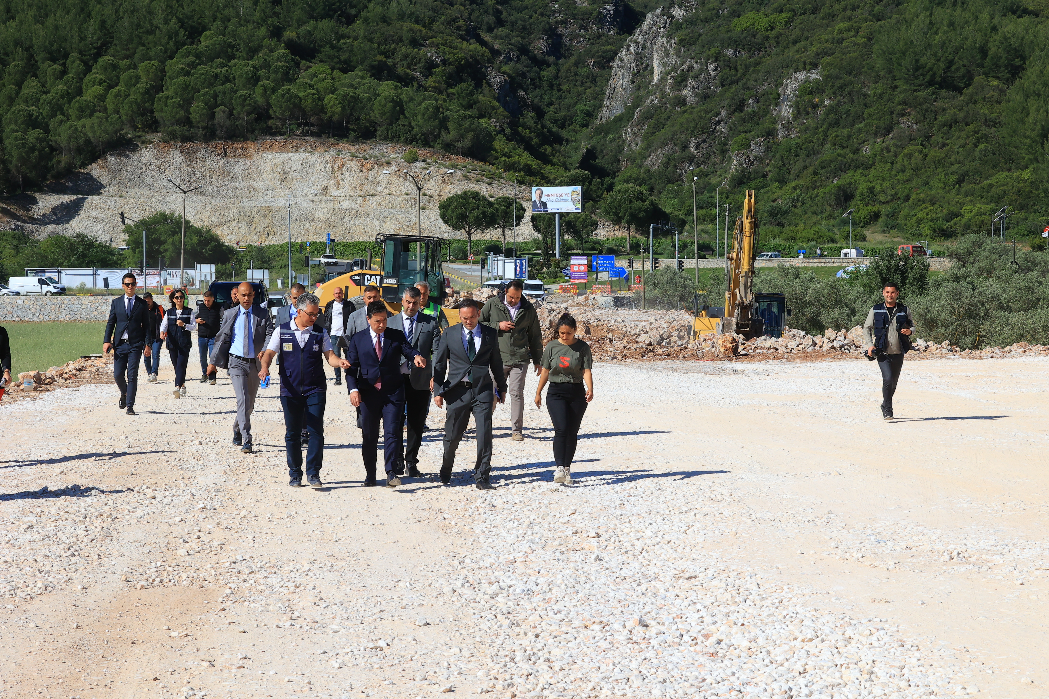 Muğla Büyükşehir Belediyesi, 2024 yılında il genelinde 202 bin metre yol çalışması yaptı<