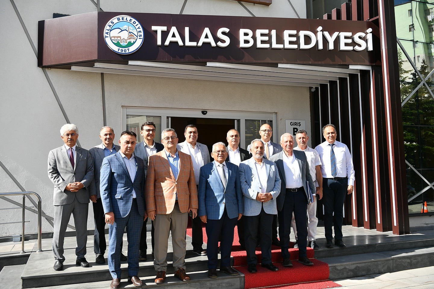 Başkan Büyükkılıç'tan Talas'ta hizmet ve yatırım toplantısı