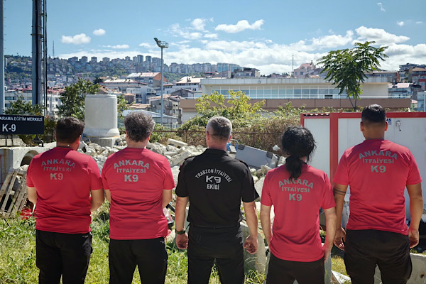 Trabzon’da arama kurtarma ekiplerine K-9 eğitimi<
