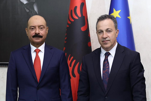 Arnavutluk Parlamentosu Başkanı Peleshi, Katar Büyükelçisi ile görüştü<