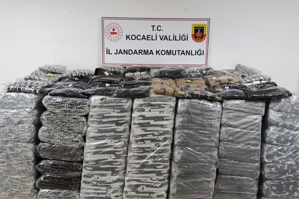 Kocaeli’nde bin 90 sahte giyim malzemesi ele geçirildi