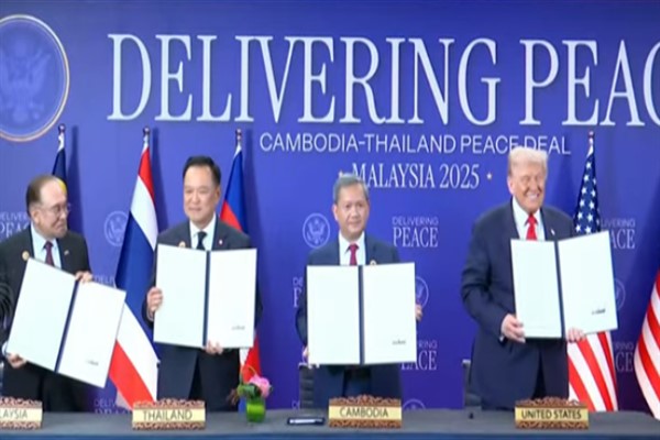 Trump, Tayland-Kamboçya arasında imzalanan ‘tarihi’ barış anlaşmasına tanıklık etti<