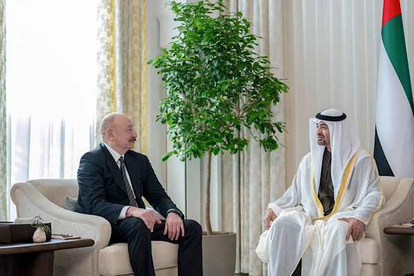 Aliyev ve El Nahyan, Abu Dabi’de bir araya geldi<