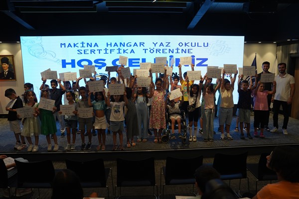 Kartal Bilim Mühendislik ve Teknoloji Merkezi’nde sertifika töreni <