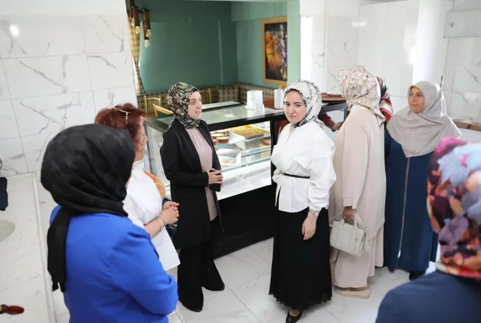 Vali Aydoğdu’nun eşi Emine Aydoğdu'dan Hünerli Eller Kadın Kooperatifine ziyaret