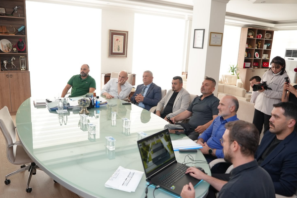 Başkan Özlü, Kaynaşlı Modern Pazaryeri Projesi'ni teslim etti<