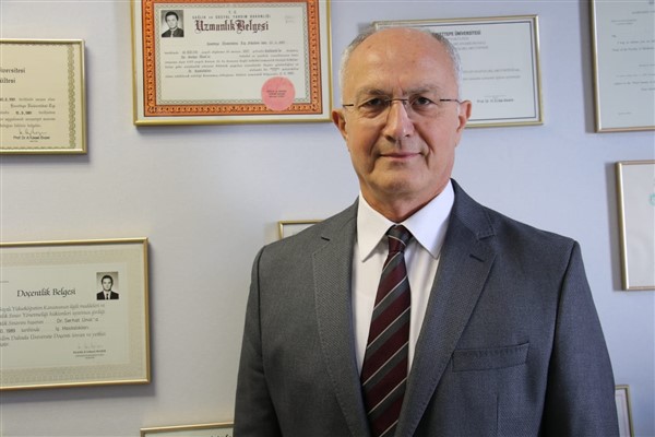 Ünal, yaşam boyu bağışıklamanın önemine dikkat çekti<