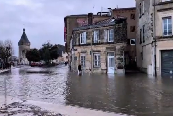 Fransa'nın batısında 35 günlük yağmurun ardından seller daha da derinleşiyor<