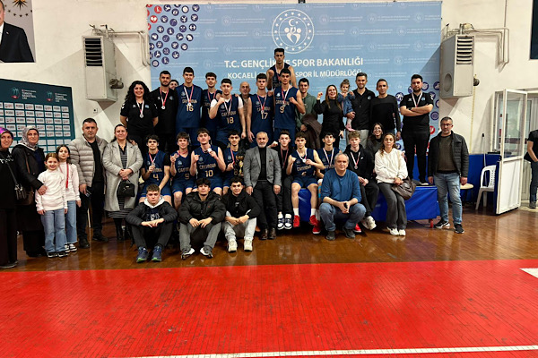 Çayırova Belediyesi U-18 Basketbol Takımı Kocaeli il ikincisi oldu<
