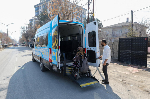 Engelli ve yaşlılara ücretsiz hasta nakil hizmeti<