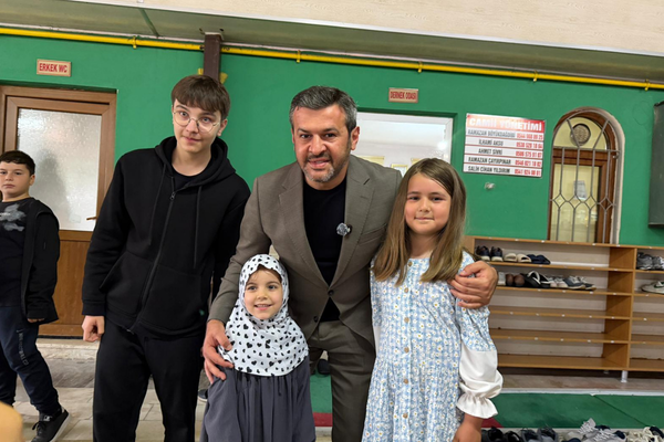 Başkan Çetinkaya, Aydınlıkevler’de bayramlaşma programına katıldı<