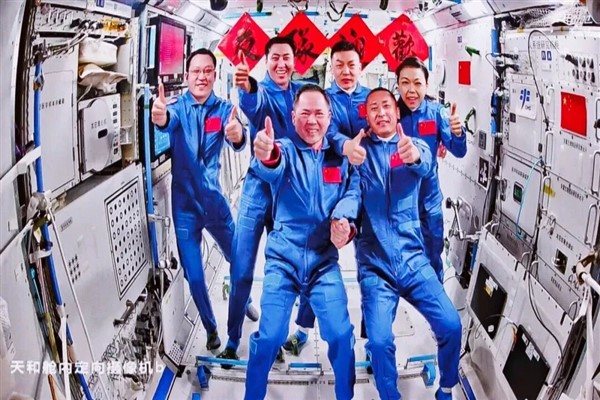 Shenzhou-23 mürettebatı Tiangong Uzay İstasyonu’nda görev devrine başladı<