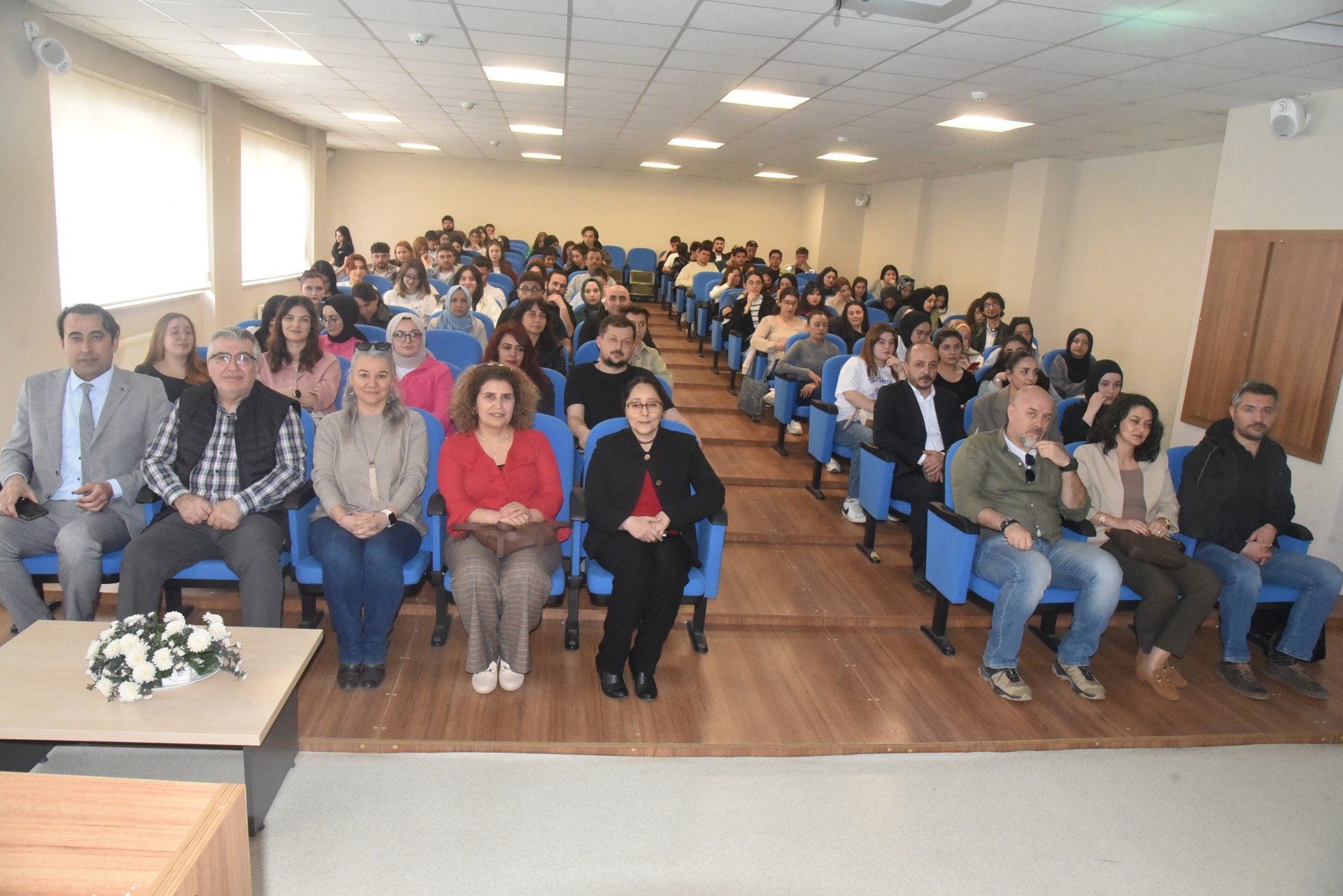 Fen Edebiyat Fakültesi öğrencilerine Erasmus programları tanıtıldı