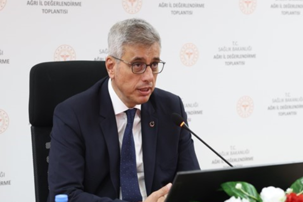 Bakan Memişoğlu, AK Parti Rize İl Başkanlığını ziyaret etti