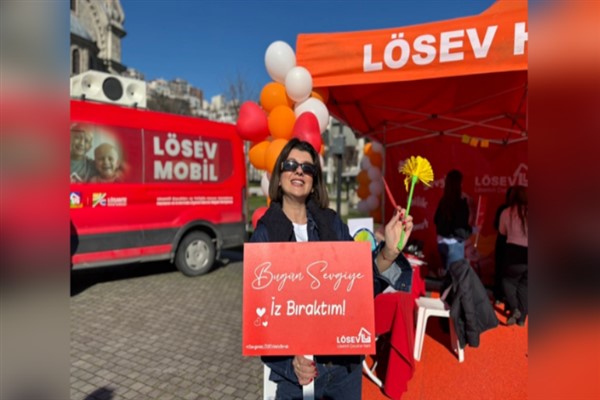 LÖSEV tüm Türkiye'de sevgi gününü kutladı<
