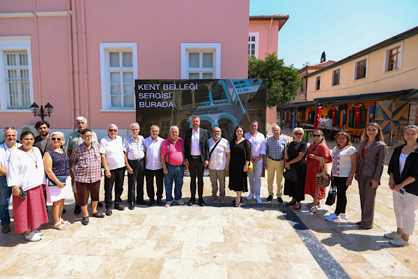 Başkan Duman, Kent Belleğ Sergisi'ne katkı sunanlarla buluştu<