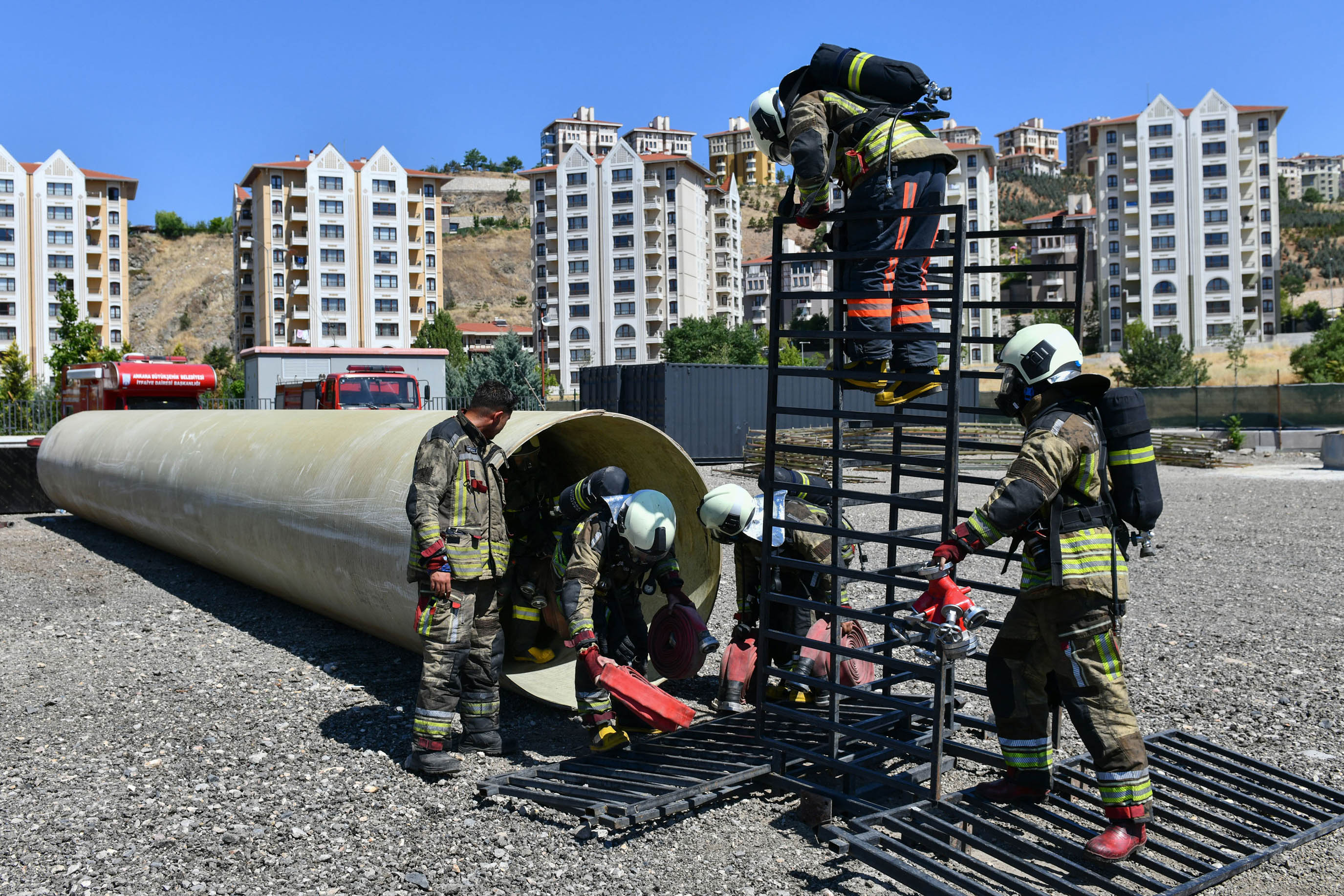Ankara İtfaiyesi'nin yeni personeline yönelik eğitimler sürüyor