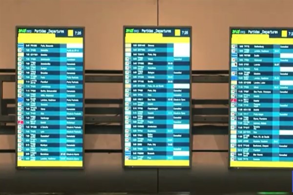 Portekiz'de yeni havalimanı grevi dalgası 2026'ya kadar seyahatleri aksatabilir<