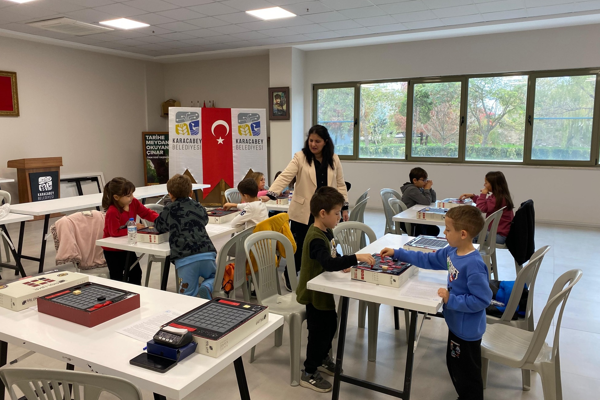 Karacabey Belediyesi’nden çocuklara özel akıl ve zeka oyunları etkinliği<