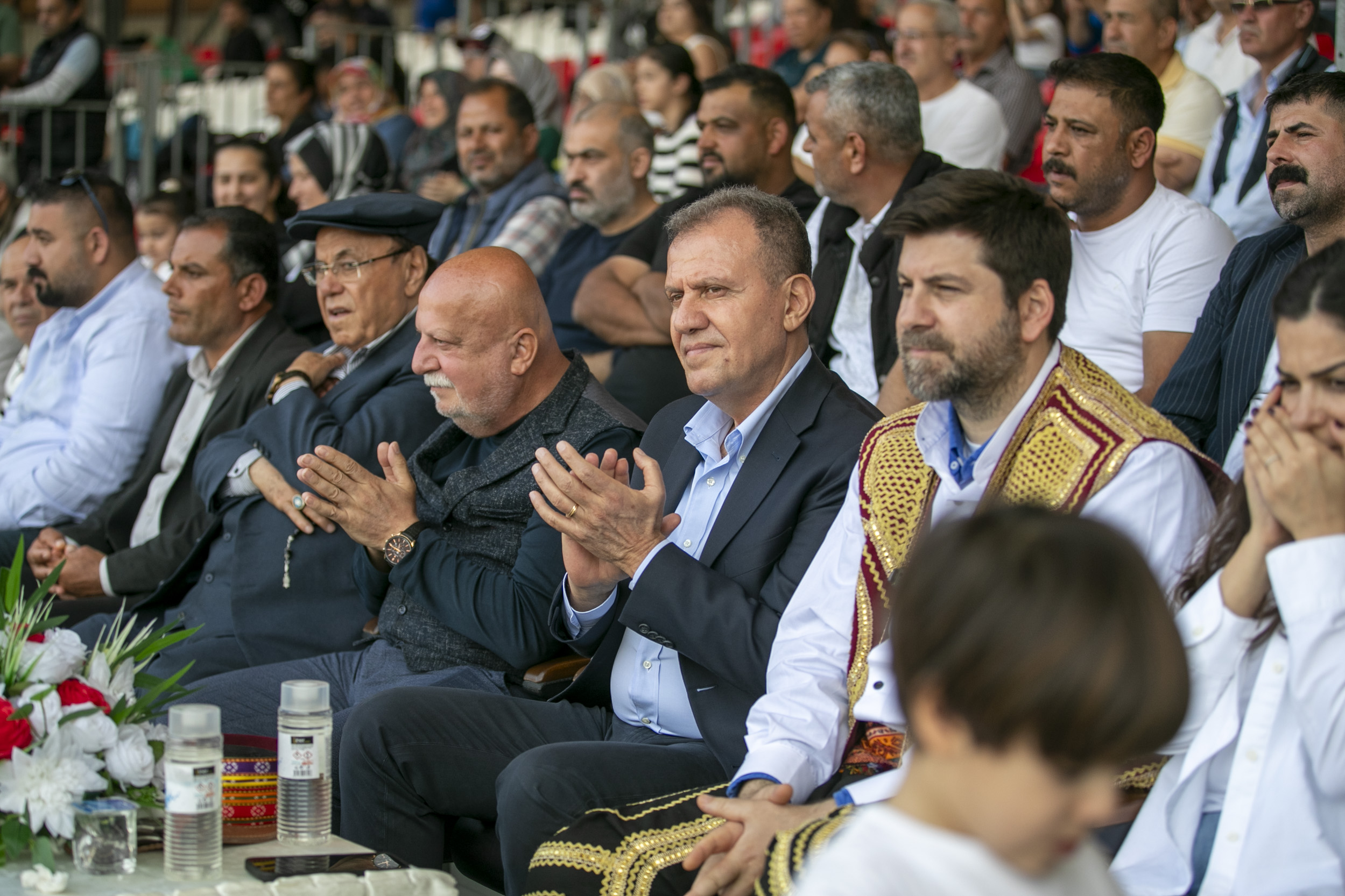 Seçer, ‘Hıdırellez Molla Kerim Karakucak Güreşleri’ni izledi <