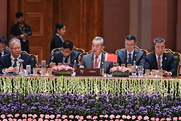 Wang Yi’den BRICS mesajı: Ortak sorunlara ortak yanıt<